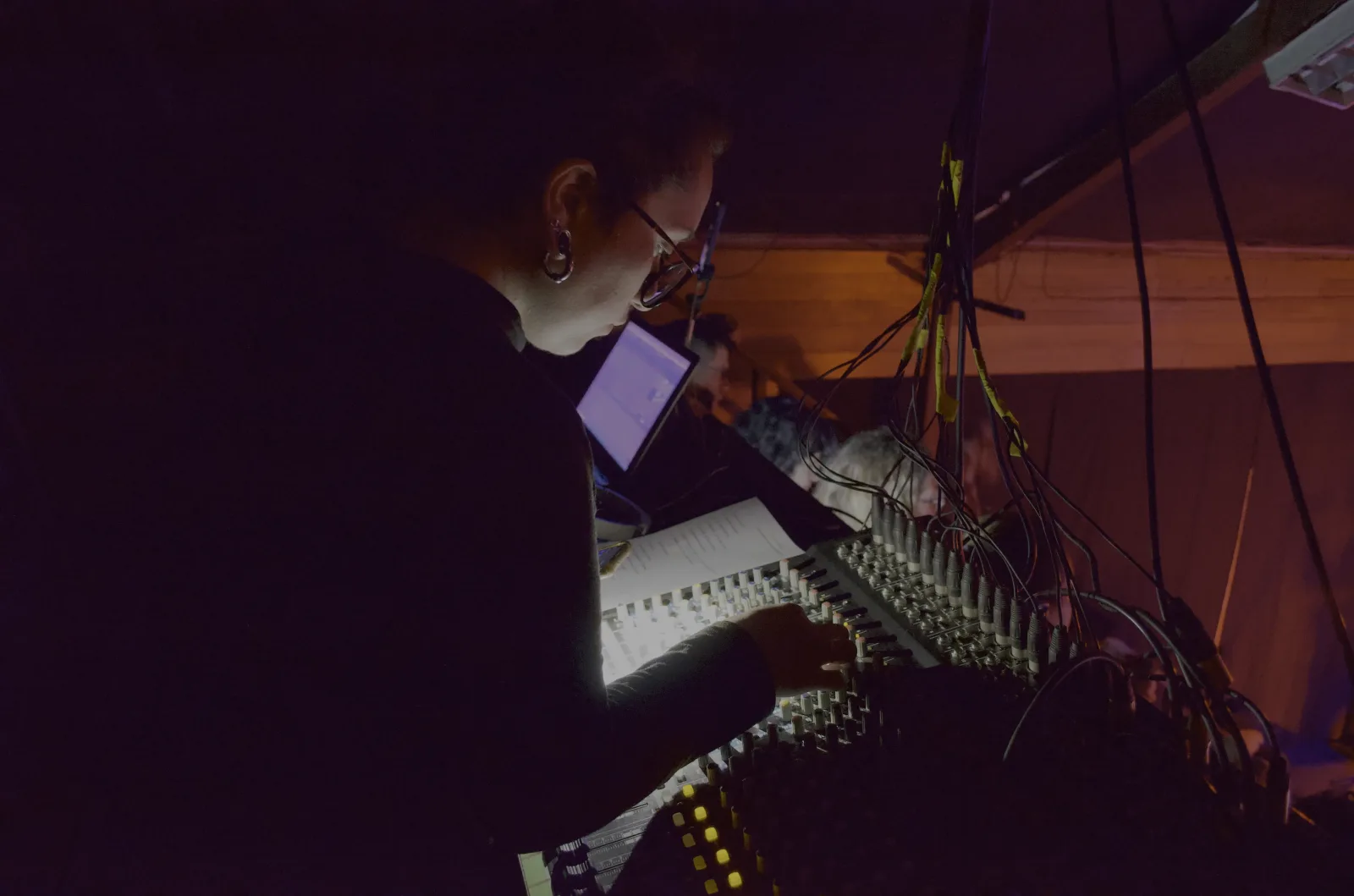 Operación de sonido de sala para evento en vivo en Concepción, Chile